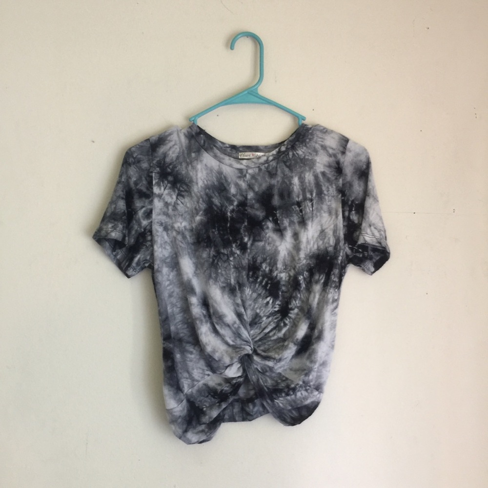 Black and white tie dye tie-up tee